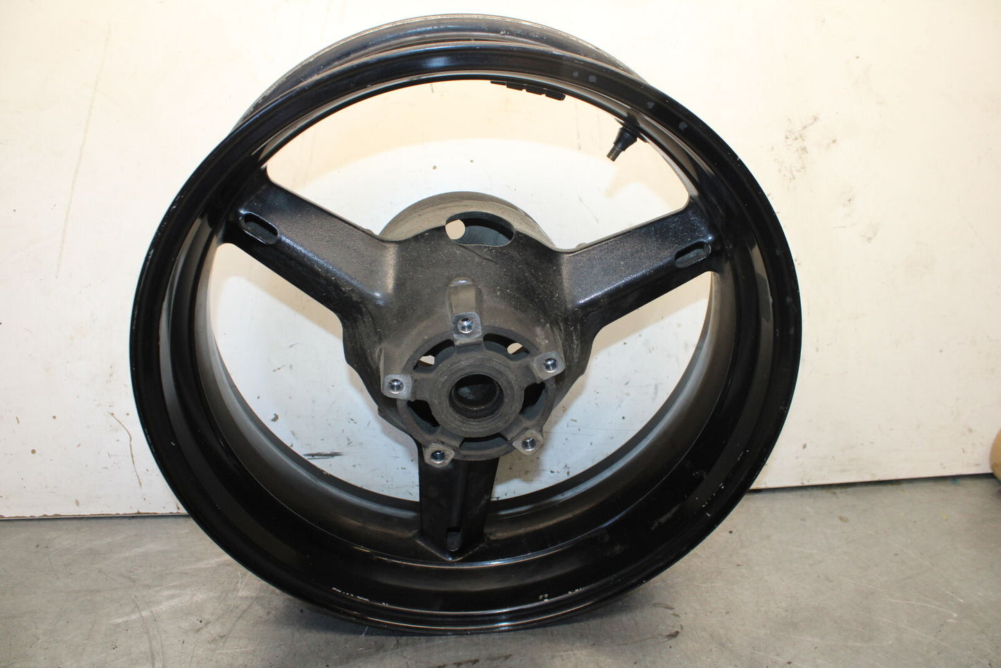 04-05 SUZUKI GSXR600 REAR WHEEL RIM BB658