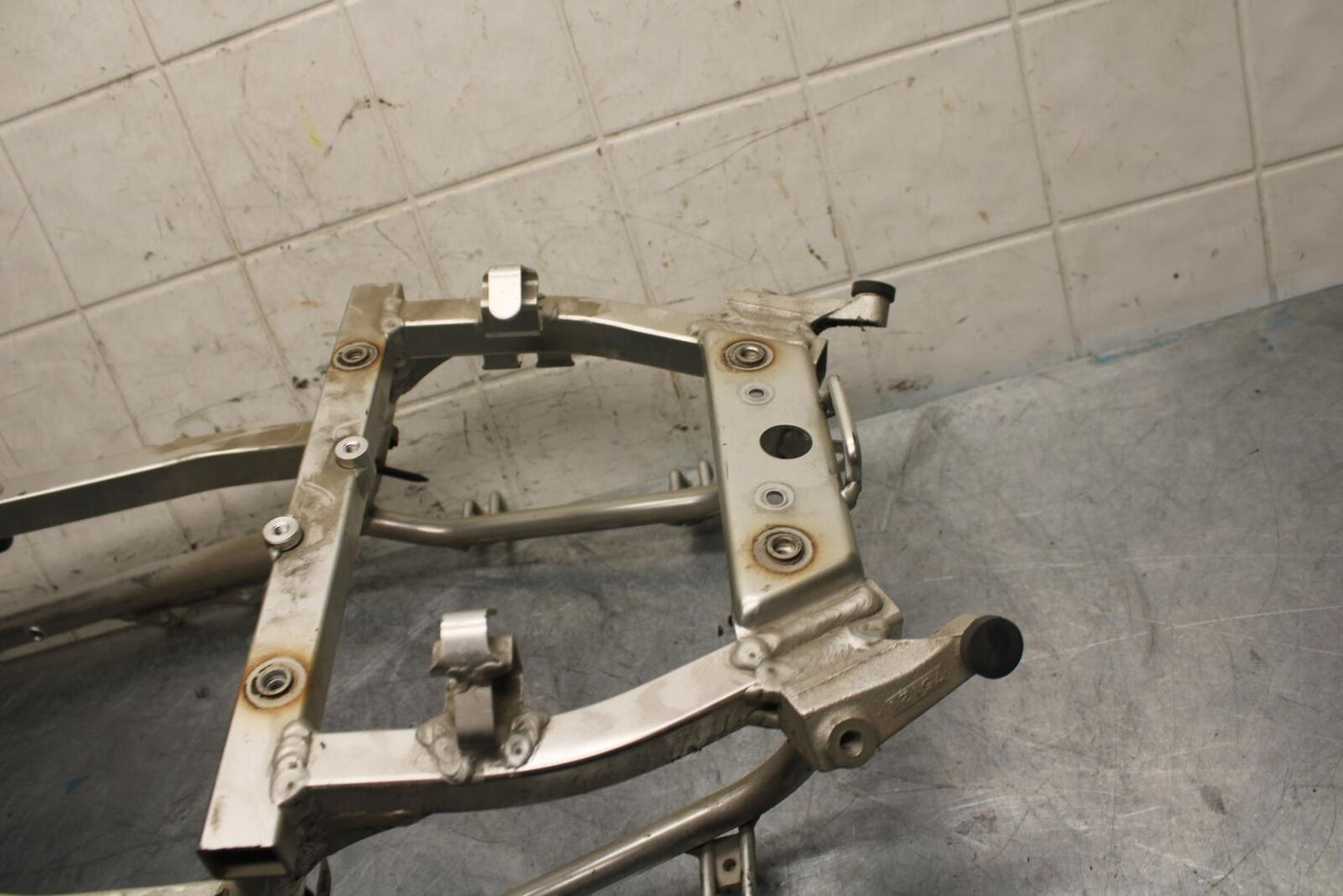 1998 Suzuki TL1000S REAR BACK TAIL SUBFRAME SUB FRAME BB508