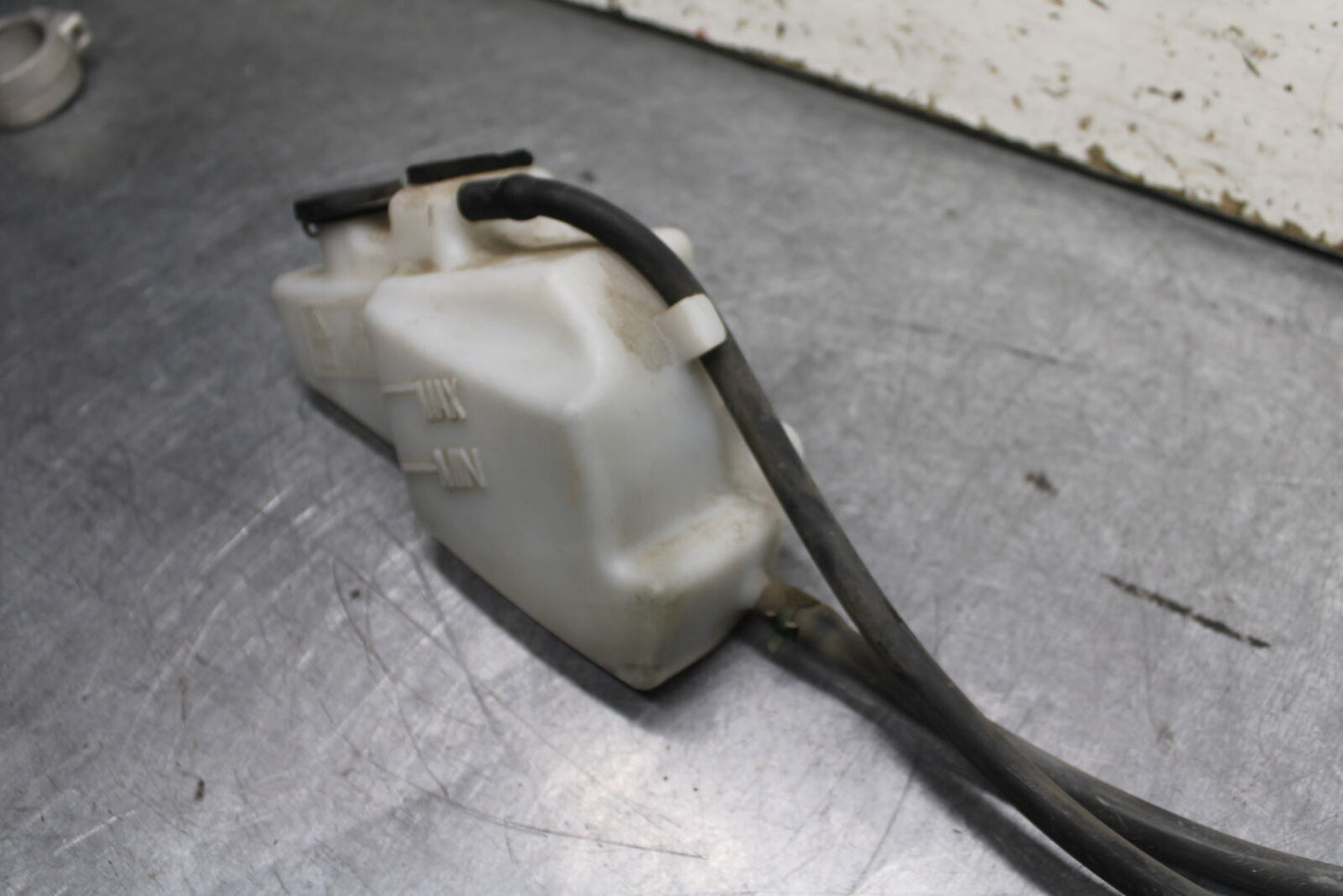 03-04 TRIUMPH DAYTONA 600 COOLANT WATER TANK RESERVOIR BOTTLE BB745