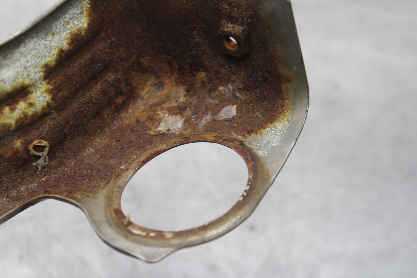 80-83 SUZUKI GS750E LOWER TRIPLE STEM COVER TRIM BB82