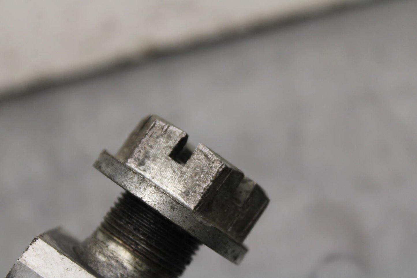 01-03 SUZUKI GSXR600 REAR AXLE BACK WHEEL RIM PIVOT BOLT AXEL BB336