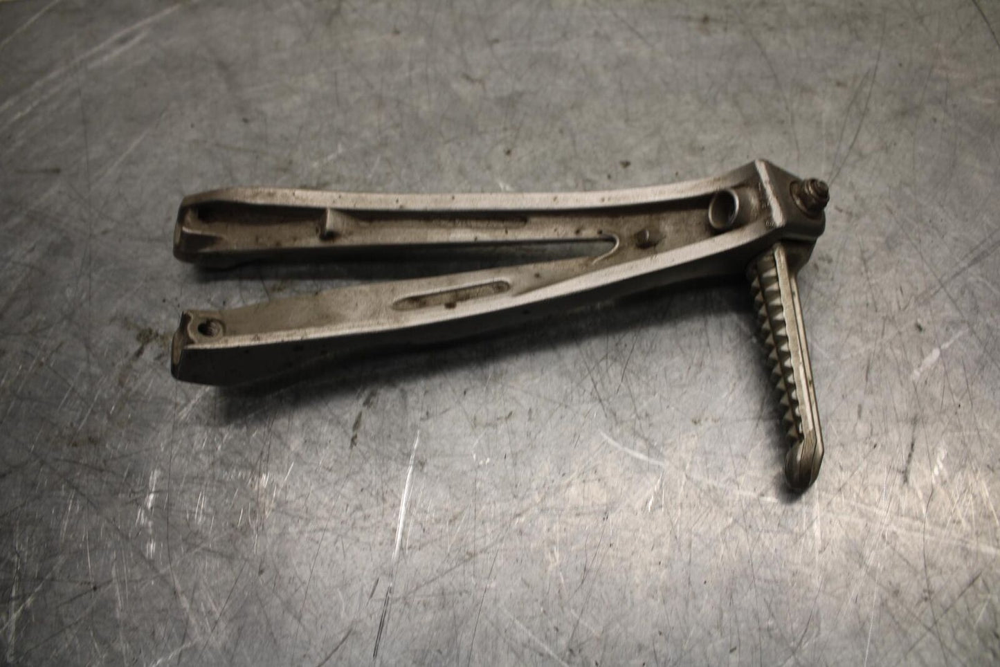 2007 Yamaha YZF R1 LEFT REAR PASSENGER PEG 5JJ-27431-10-00 5VY-2741L-00-00 BB523