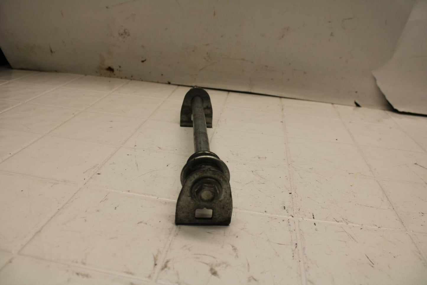 04-05 SUZUKI KATANA 600 REAR AXLE BACK WHEEL RIM PIVOT BOLT AXEL BB09