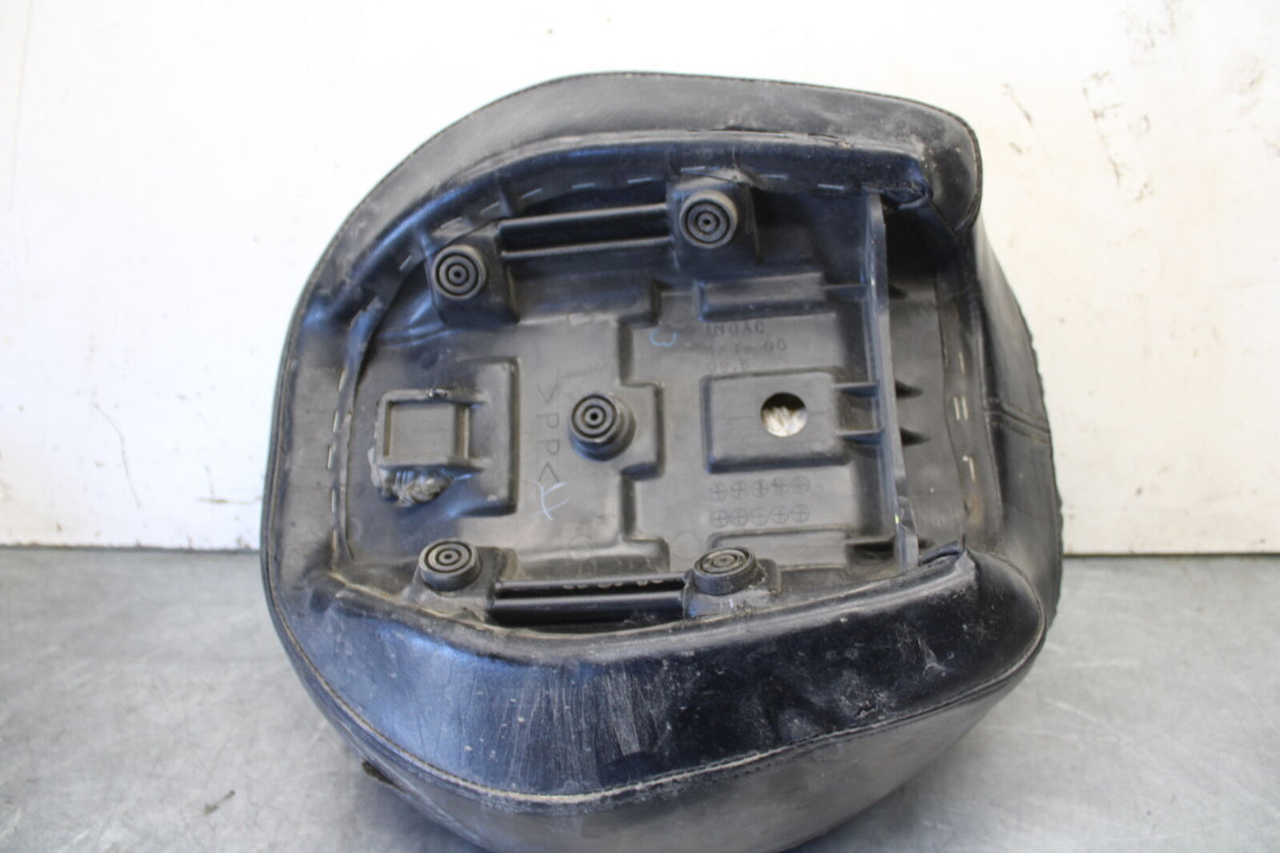 05-06 YAMAHA ROYAL STAR REAR BACK PASSENGER SEAT BB697