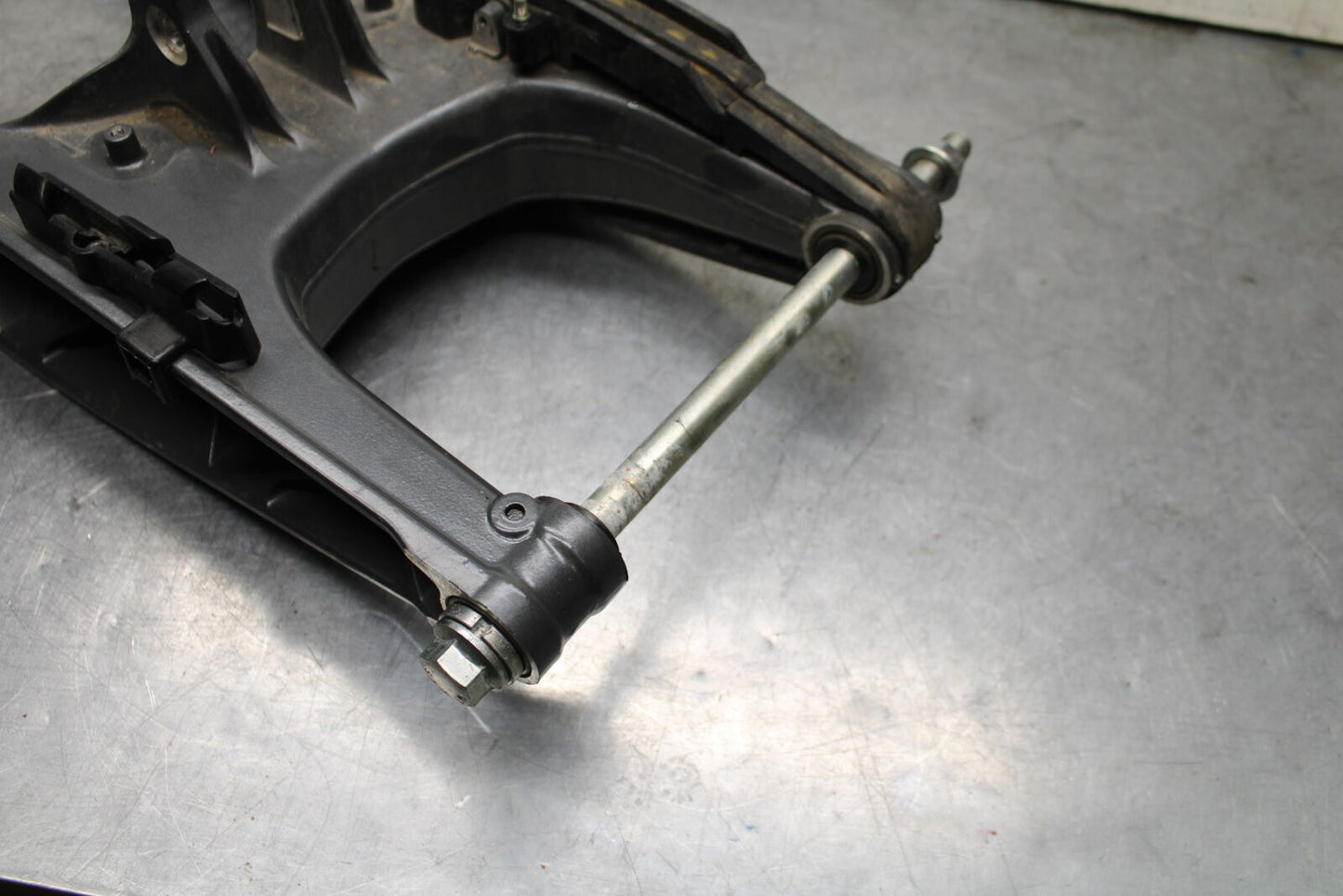 17-24 KTM 390 DUKE REAR SWINGARM BACK SUSPENSION SWING ARM BB734