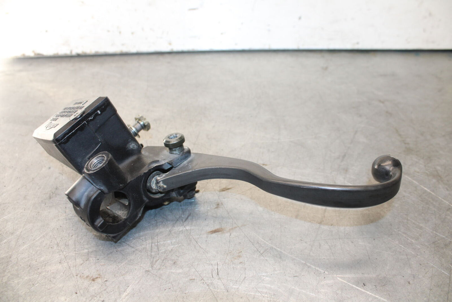 01-06 TRIUMPH TIGER 955I FRONT BRAKE MASTER CYLINDER w/ LEVER BB693
