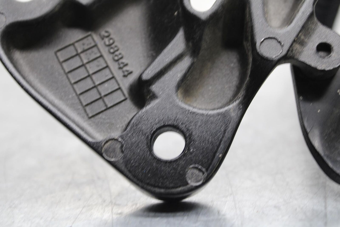 20 SUZUKI GSXR 1000 LEFT REARSET REAR SET DRIVER FOOT PEG REST STOP BB597