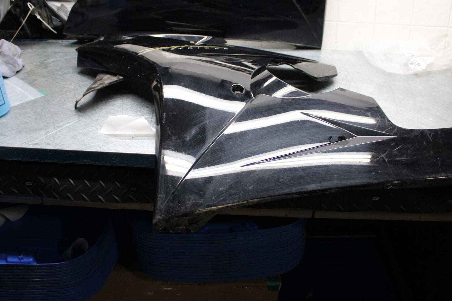 06-07 TRIUMPH DAYTONA 675 DAYTONA 675 LEFT LOWER MID UPPER SIDE FAIRING BB441
