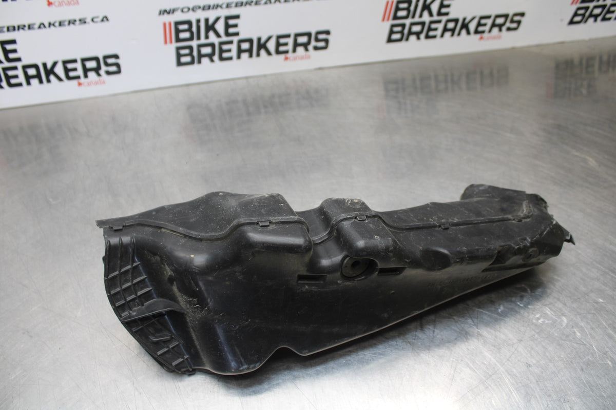11-22 SUZUKI GSXR 600 RIGHT RAM AIR INTAKE DUCT TUBE BB193
