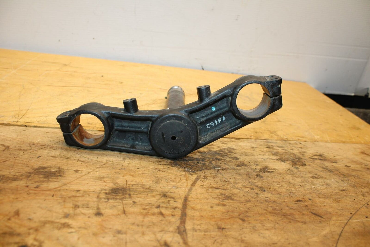 09-10 KAWASAKI ER-6N FRONT FORKS CLAMP LOWER TRIPLE TREE STEM 44037-0106 BB325