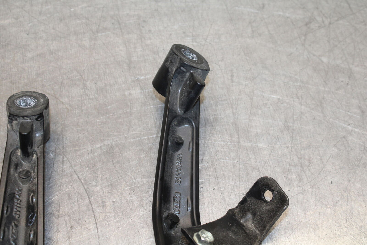 17-24 KTM 390 DUKE ENGINE MOTOR MOUNT STAY BRACKETS BB734