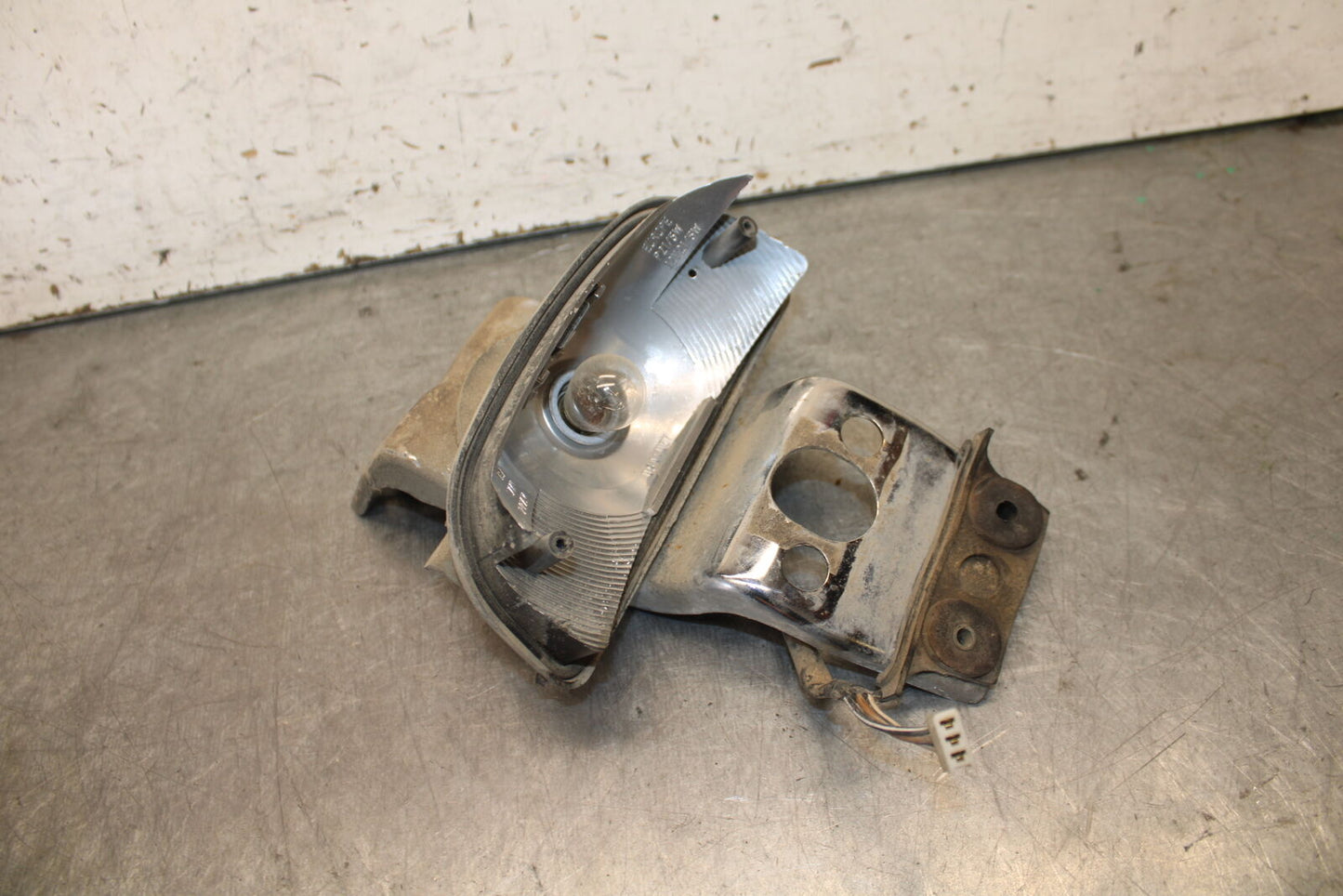 87-03 SUZUKI INTRUDER 1400 VS1400GLP REAR BACK TAIL LIGHT MOUNT BRACKET BB702