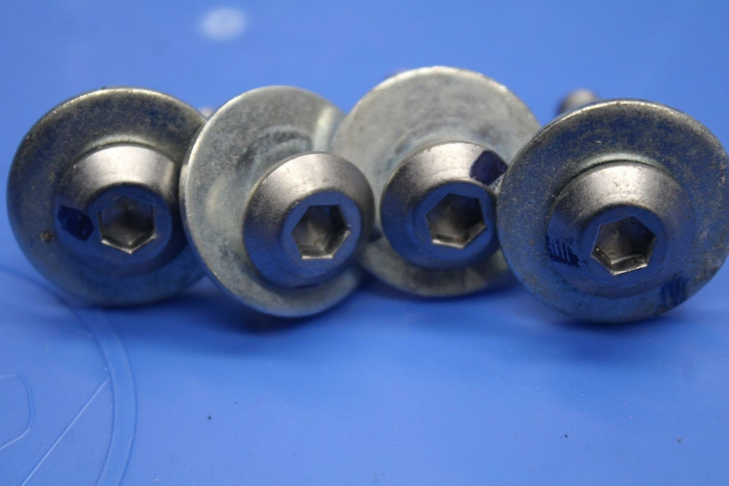 17-20 KAWASAKI NINJA 650 GAS TANK FUEL CELL PETROL RESERVOIR BOLTS SCREWS BB364