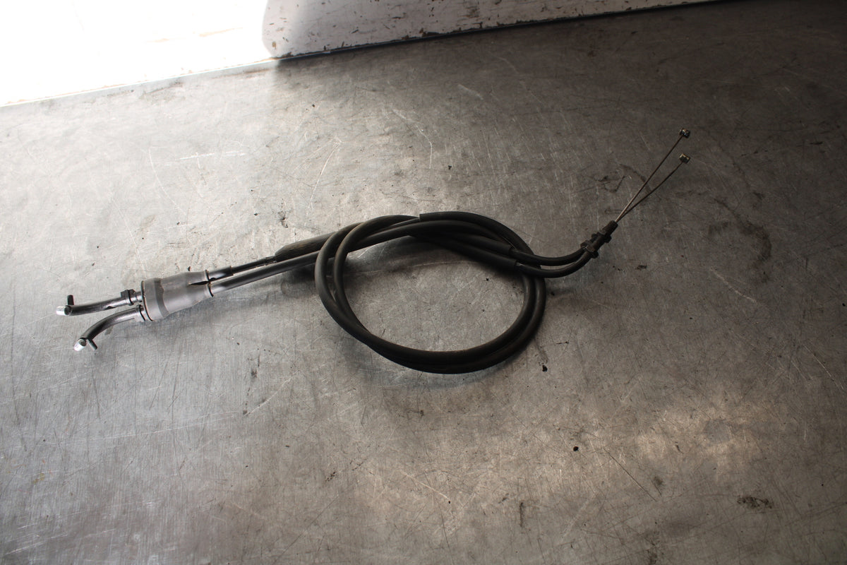 07-08 TRIUMPH DAYTONA 675 THROTTLE CABLES LINES BB685