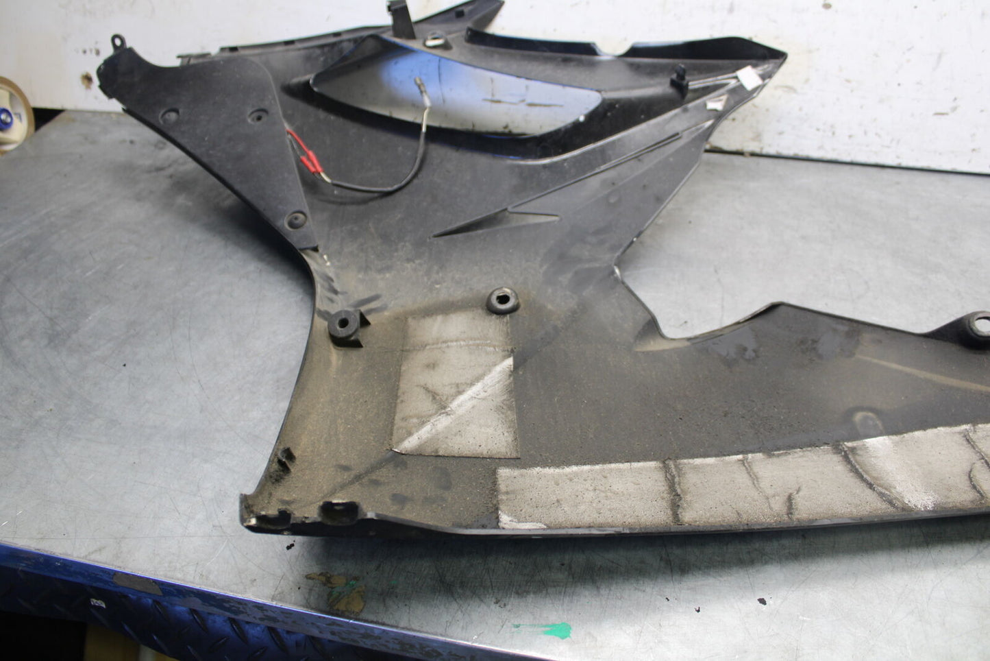 07-08 TRIUMPH DAYTONA 675 RIGHT LOWER MID UPPER SIDE FAIRING COWL BB685