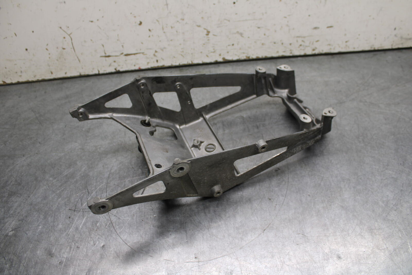 06-07 SUZUKI GSXR 600 REAR BACK TAIL SUBFRAME SUB FRAME BB737