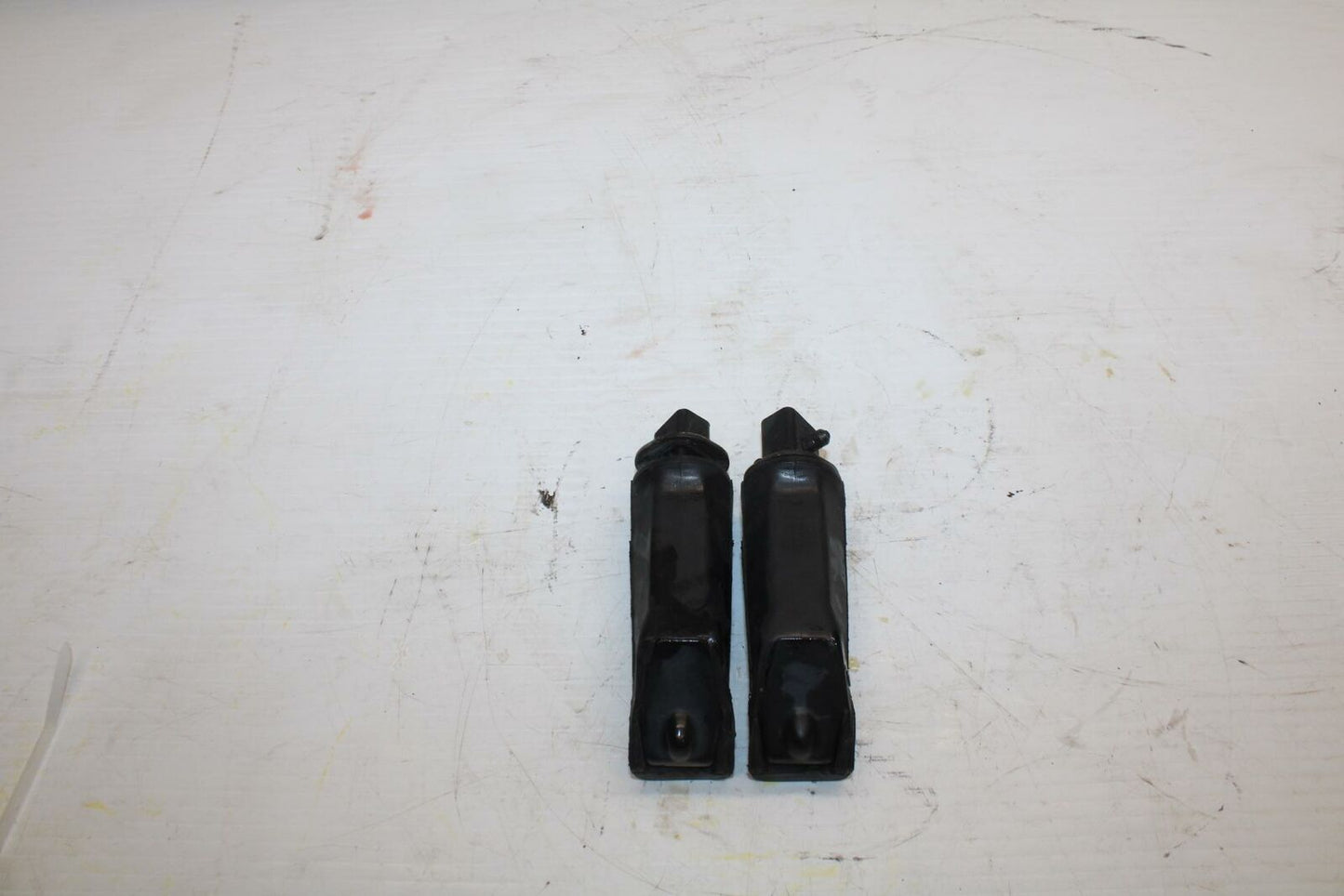 04-09 SUZUKI GS500F REAR BACK PASSENGER PEG SET PAIR  BB278