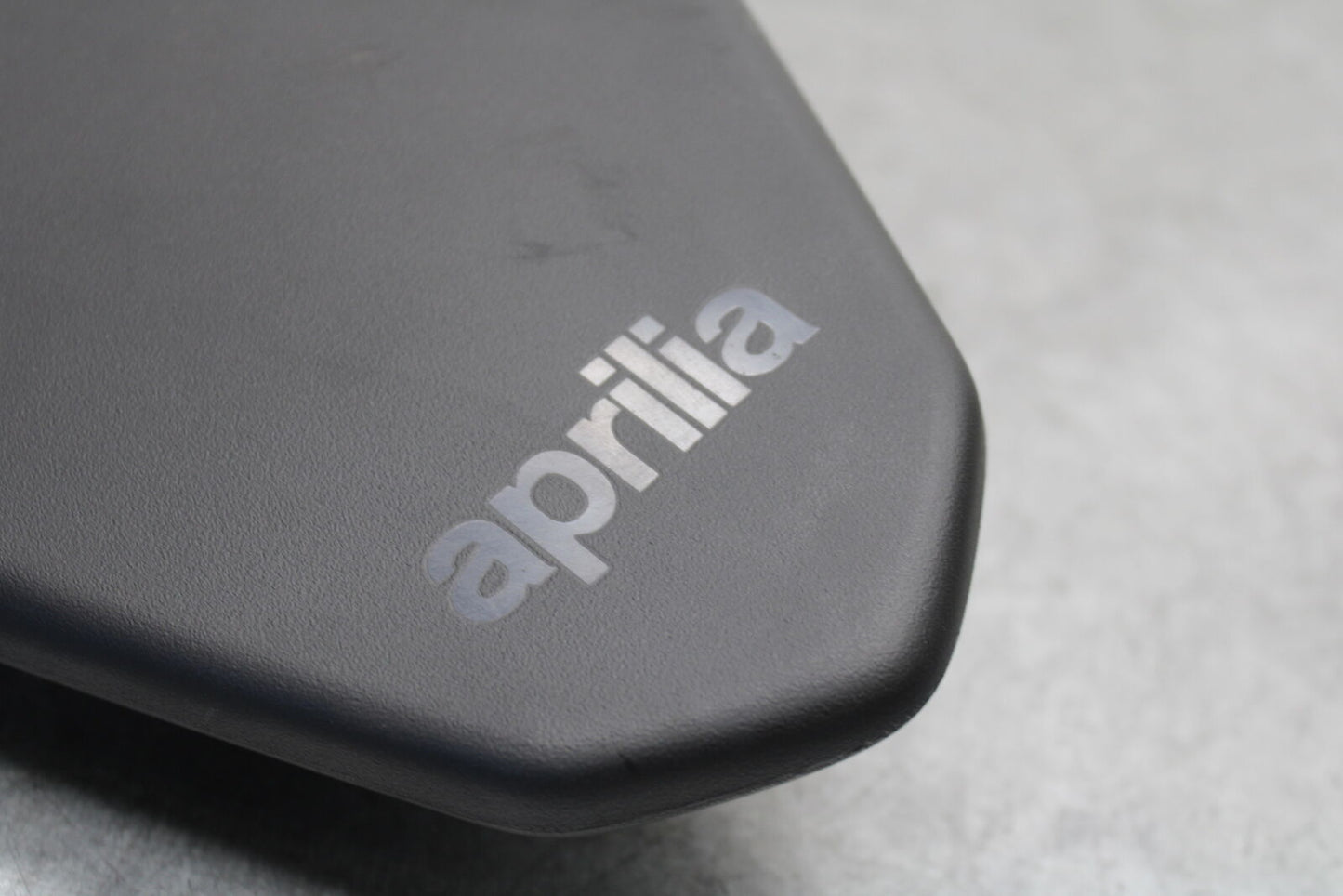21-24 APRILIA RSV4 REAR PASSENGER SEAT PAD SADDLE PILLION OEM 2B0069 BB668