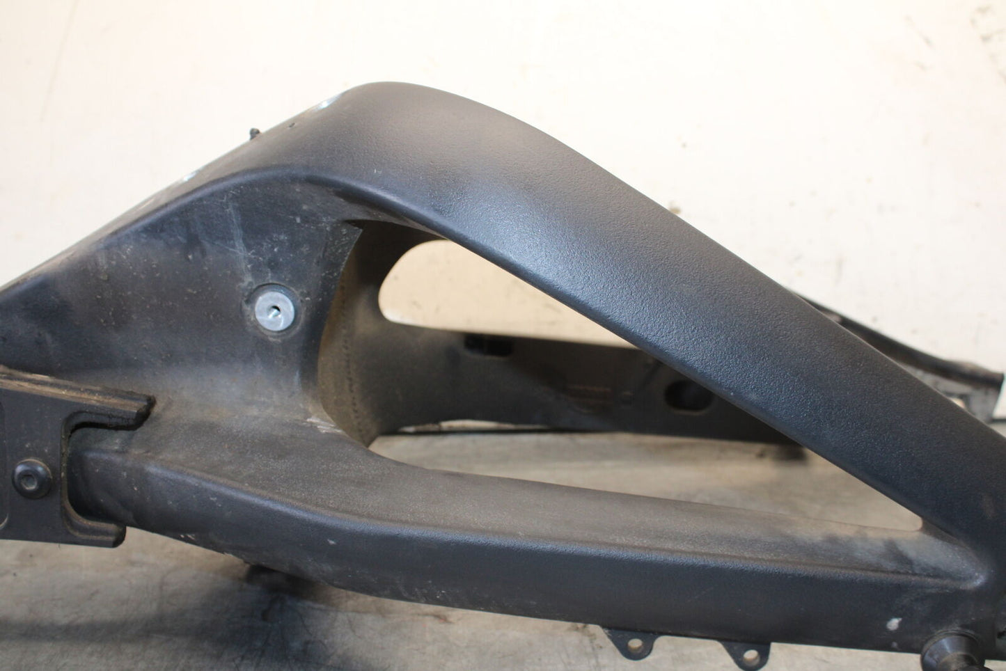 07-08 TRIUMPH DAYTONA 675 REAR SWINGARM BACK SUSPENSION SWING ARM T2051694 BB685