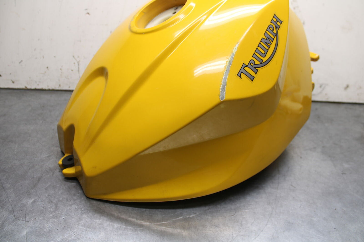 03-04 TRIUMPH DAYTONA 600 GAS TANK FUEL CELL PETROL RESERVOIR BB745