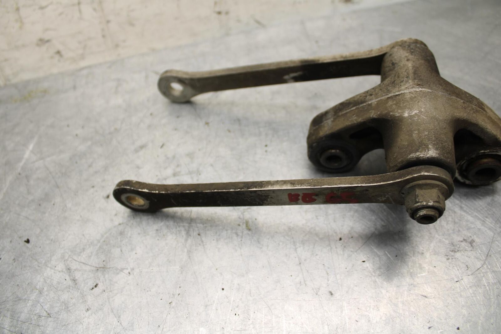 02-03 SUZUKI GSXR750 REAR DOGBONE SHOCK LINKAGE LINK 62600-35870 BB14