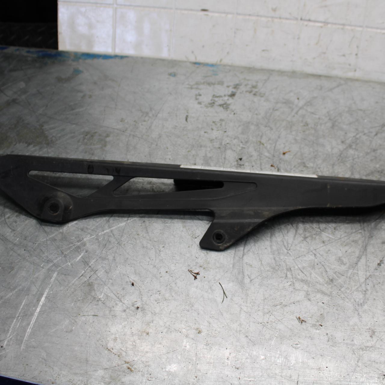 01-05 SUZUKI BANDIT 1200S GSF1200S REAR BACK DRIVE CHAIN GUARD COVER BB428