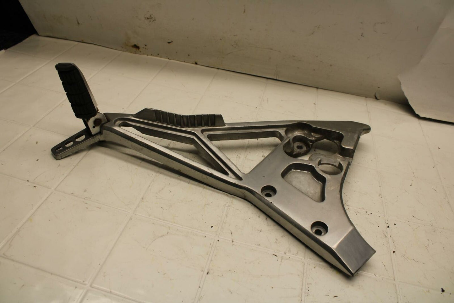 92-93 YAMAHA FJ1200A ABS RIGHT REAR BACK PASSENGER PEG BB07