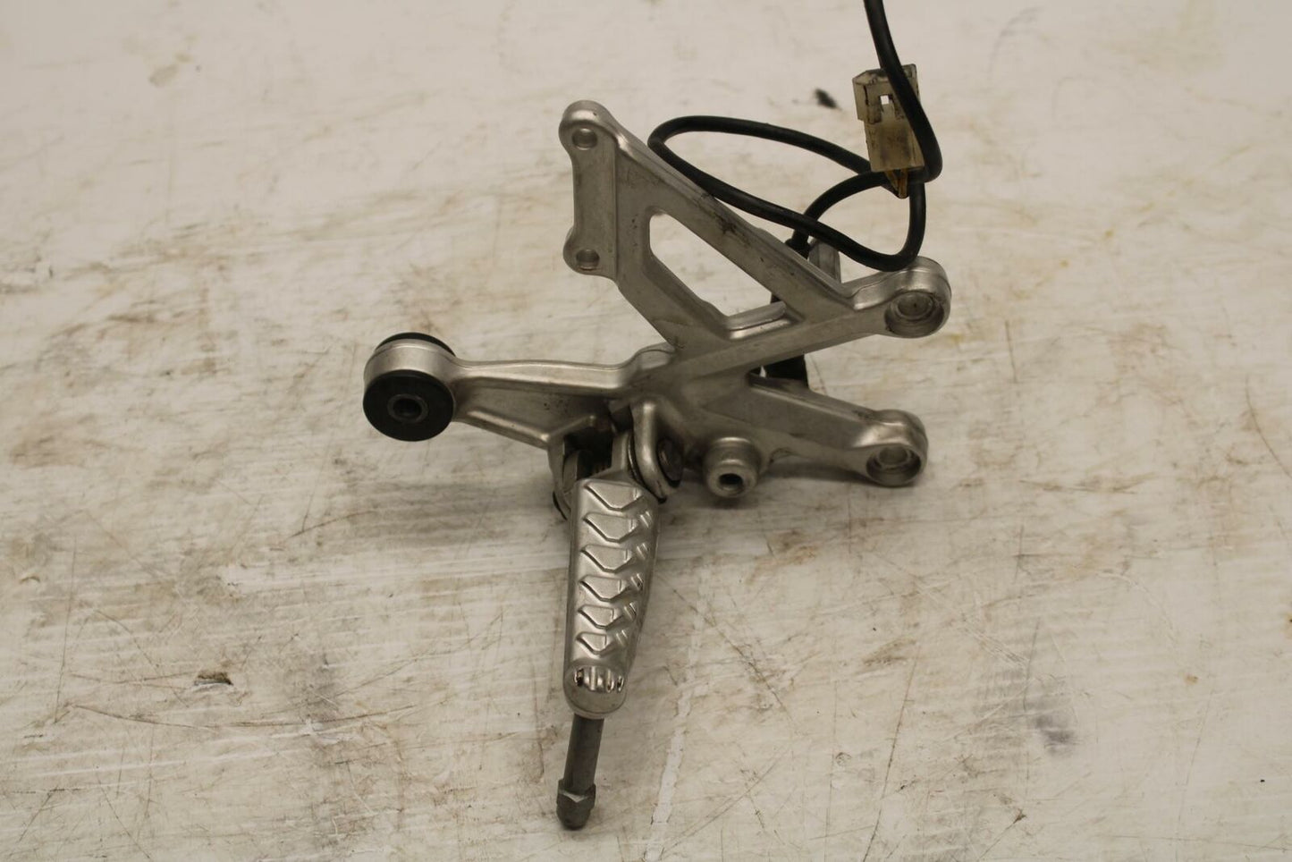 10-11 APRILIA RSV4 RIGHT REARSET REAR SET DRIVER FOOT PEG REST STOP BB268