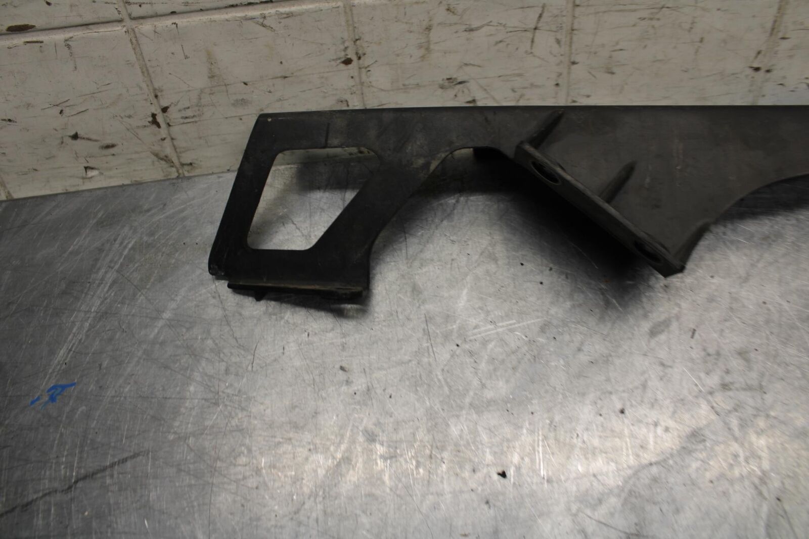 02-03 SUZUKI GSXR750 REAR BACK DRIVE CHAIN GUARD COVER SHIELD 61311-35F01 BB14