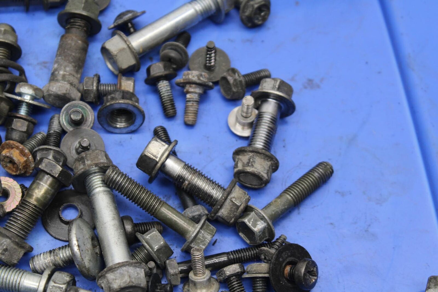 04-09 SUZUKI GS 500 FH GS500F LEFTOVER MOUNTING BOLTS HARDWARE MOTOR BB97