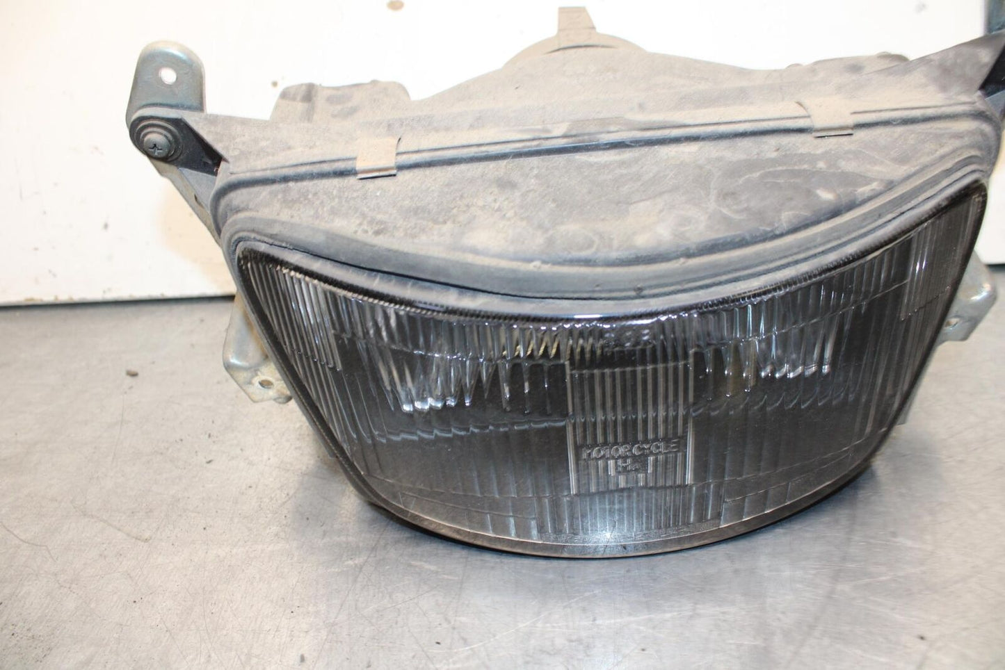 1995 Suzuki RF600R FRONT HEADLIGHT HEAD LIGHT LAMP BB615