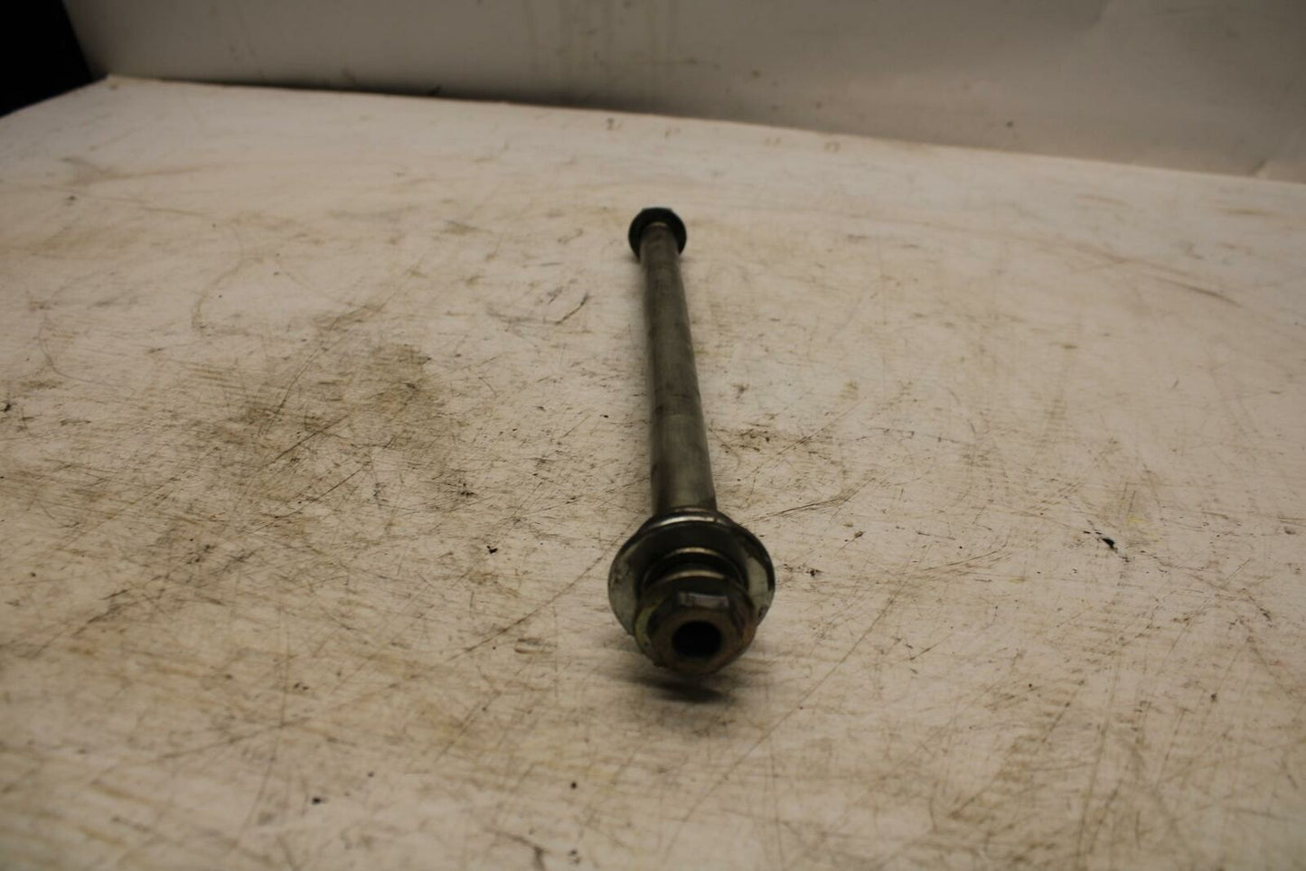 05-09 SUZUKI BOULEVARD C90 REAR AXLE BACK WHEEL RIM PIVOT BOLT AXEL BB357