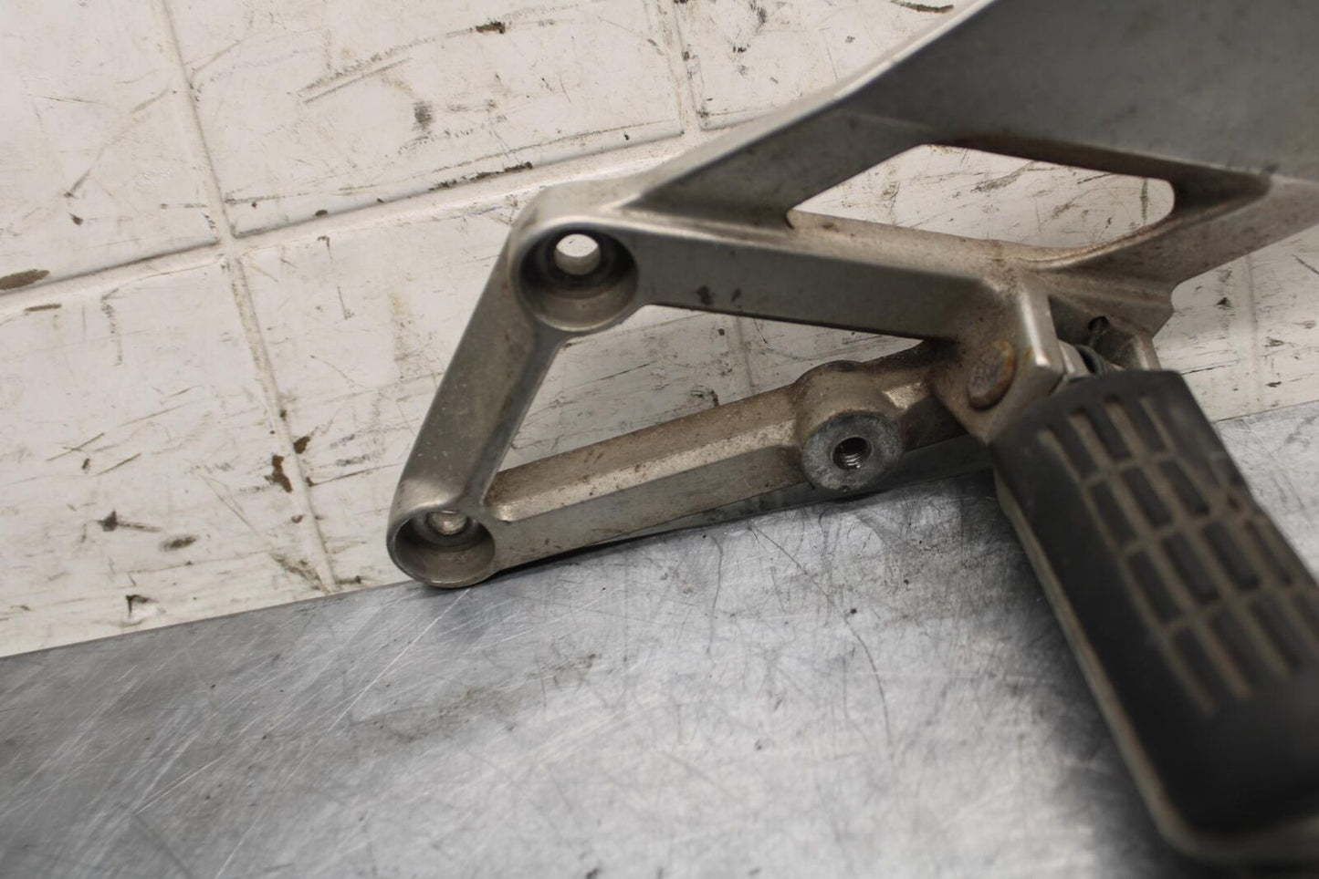 1992 Honda CBR600F2 LEFT REARSET REAR SET DRIVER FOOT PEG REST STOP BB40
