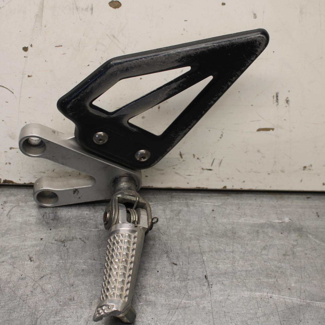 01-03 SUZUKI GSXR600 LEFT REARSET REAR SET DRIVER FOOT PEG REST STOP BB633