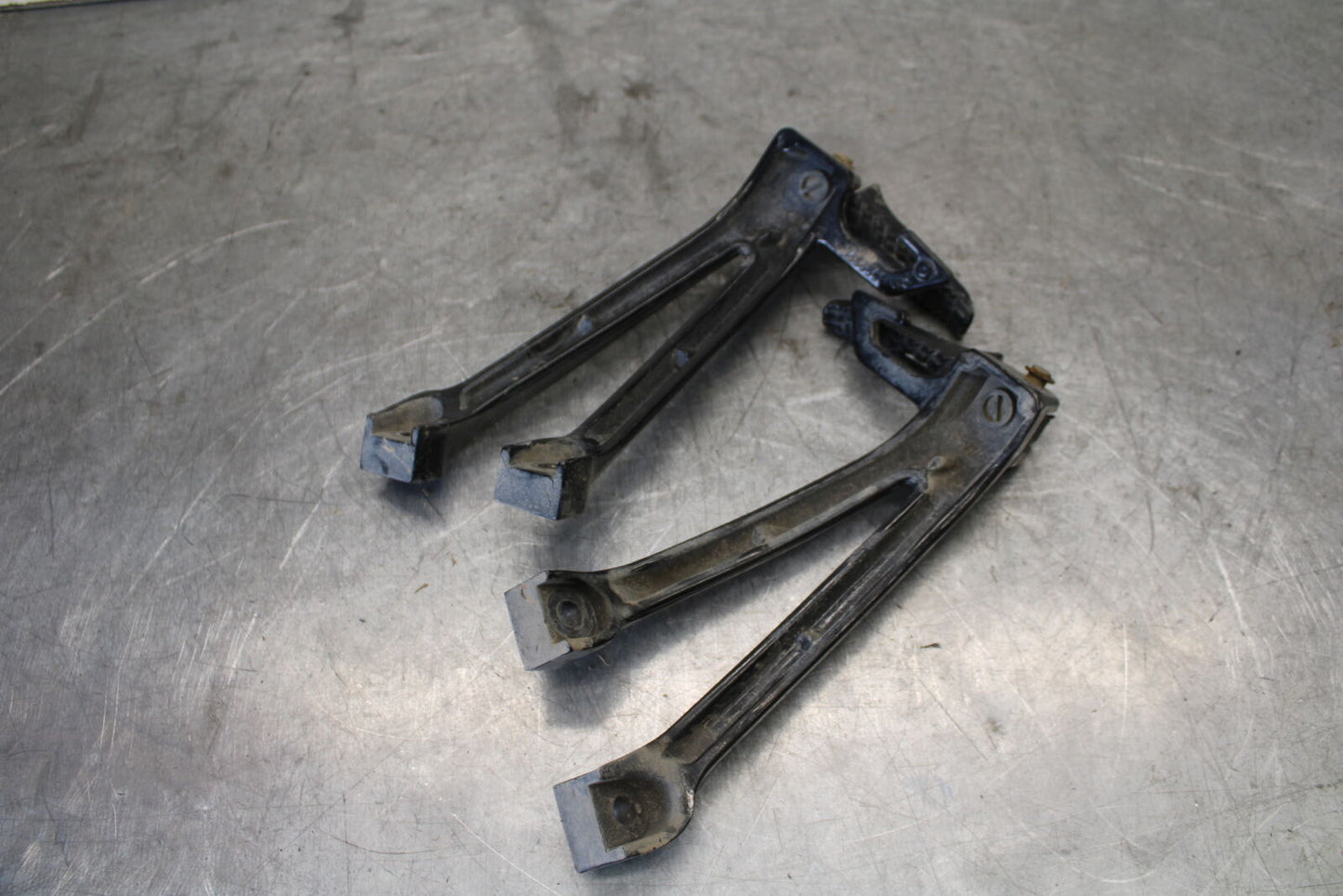 06-07 SUZUKI GSXR 600 REAR BACK PASSENGER PEG SET PAIR BB694