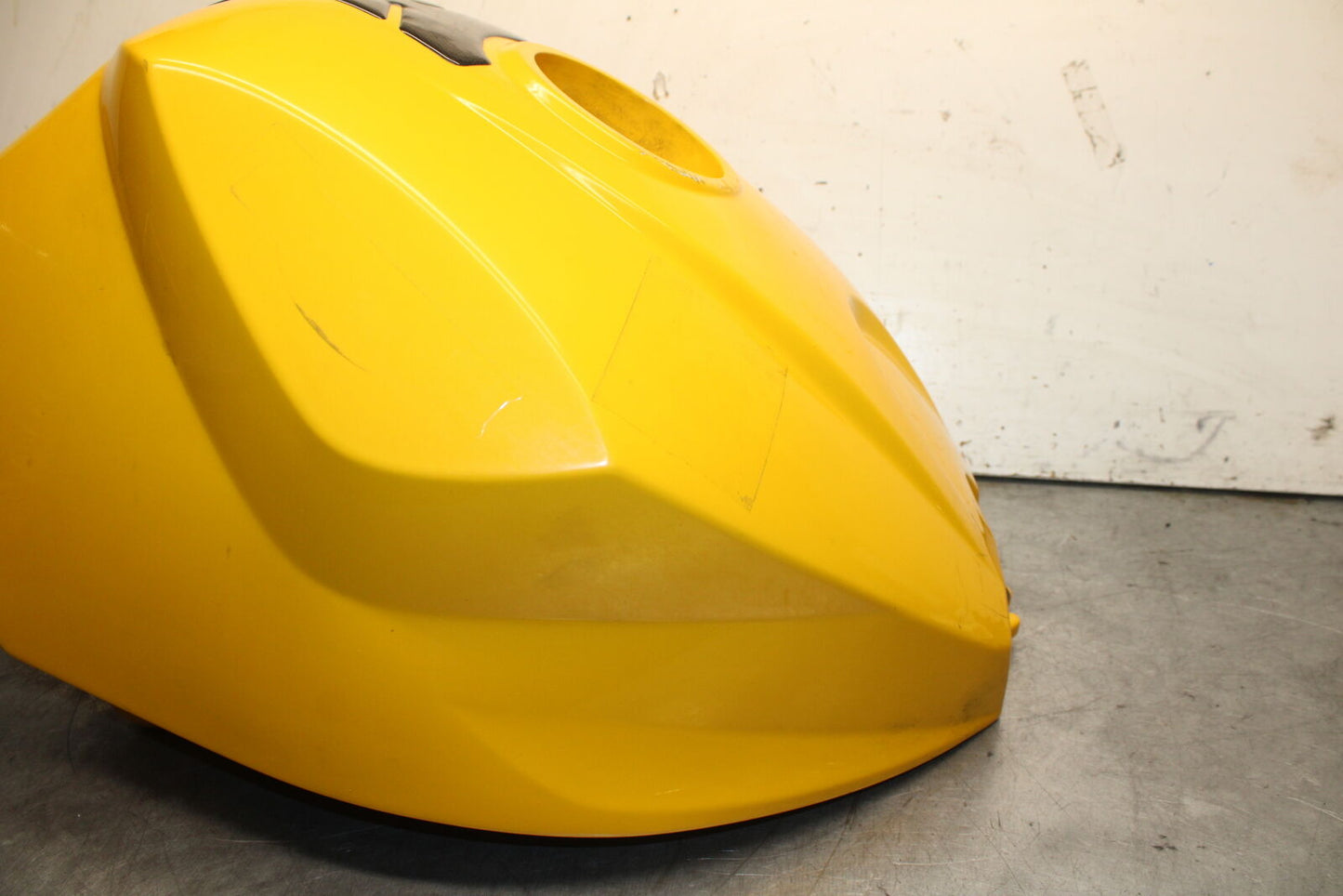 03-04 TRIUMPH DAYTONA 600 GAS TANK FUEL CELL PETROL RESERVOIR BB745