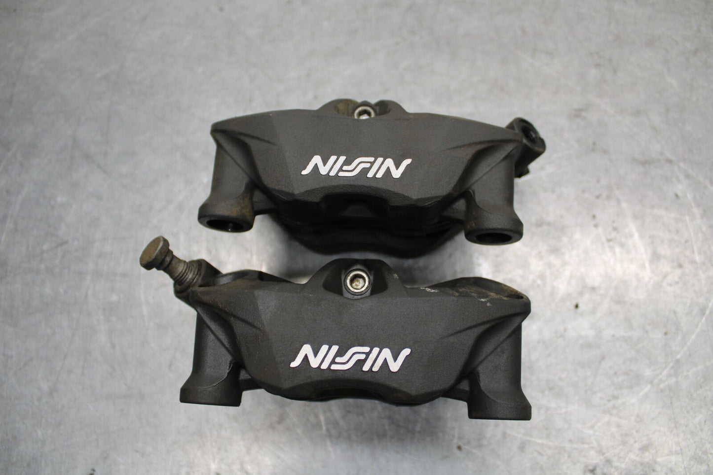 09-11 TRIUMPH DAYTONA 675 RIGHT LEFT FRONT BRAKE CALIPER SET PAIR CALIPERS BB652