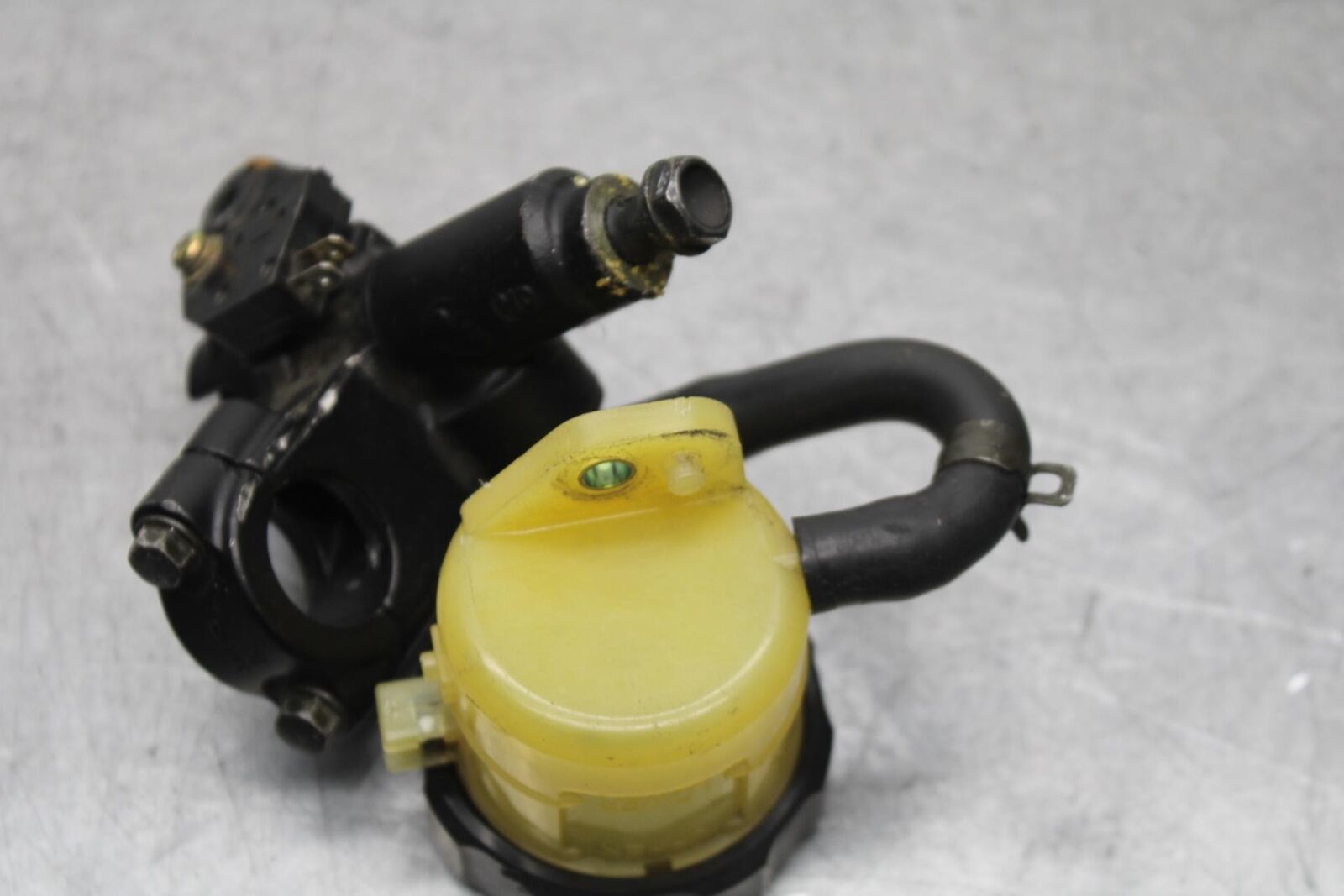 01-03 SUZUKI GSXR600 FRONT BRAKE MASTER CYLINDER BB639