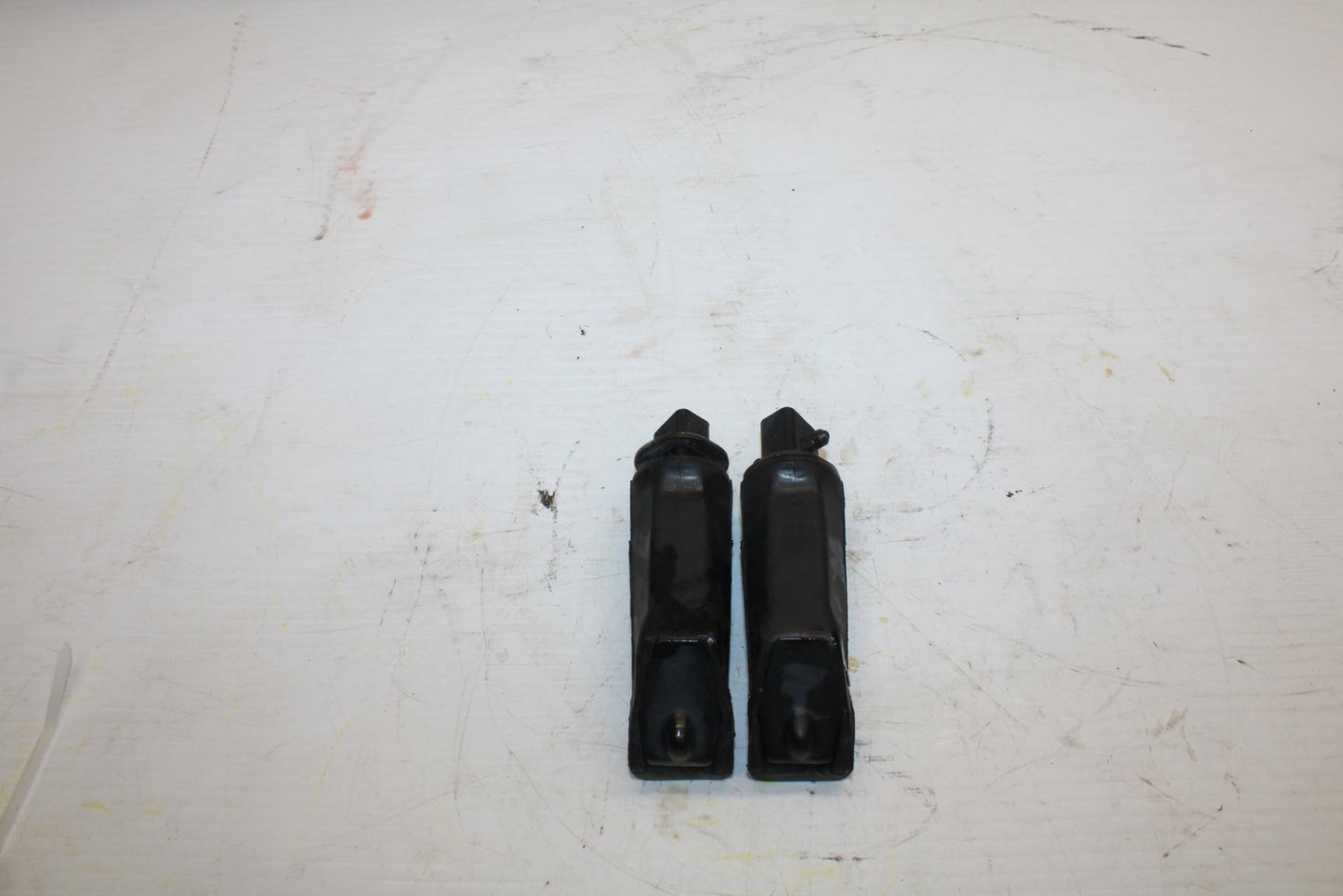 04-09 SUZUKI GS500F REAR BACK PASSENGER PEG SET PAIR BB278