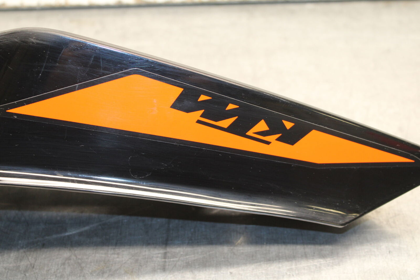 17-24 KTM 390 DUKE RIGHT REAR BACK TAIL FAIRING COWL SHROUD BB734