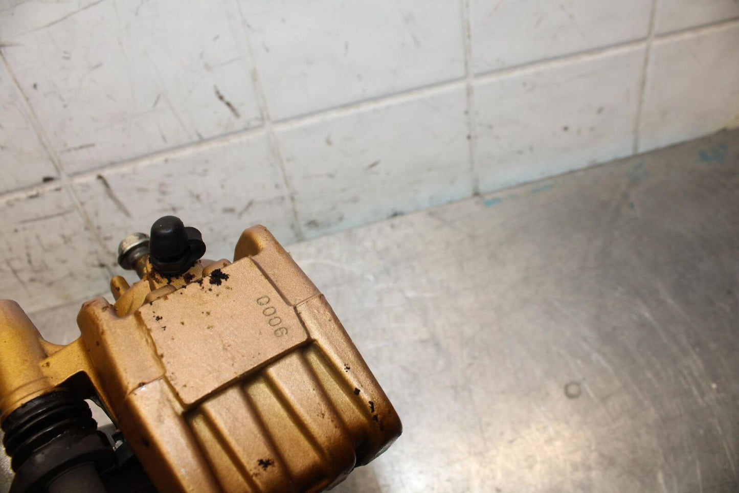 2003 Kawasaki Ninja ZX6RR ZX600K REAR BACK BRAKE CALIPER W MOUNT BRACKET BB66