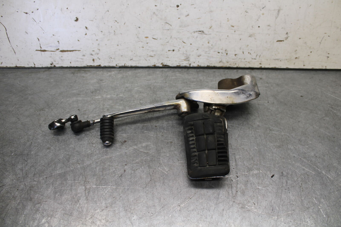 85-86 SUZUKI MADURA 1200 LEFT FRONT FOOT REST PEG STEP BB691