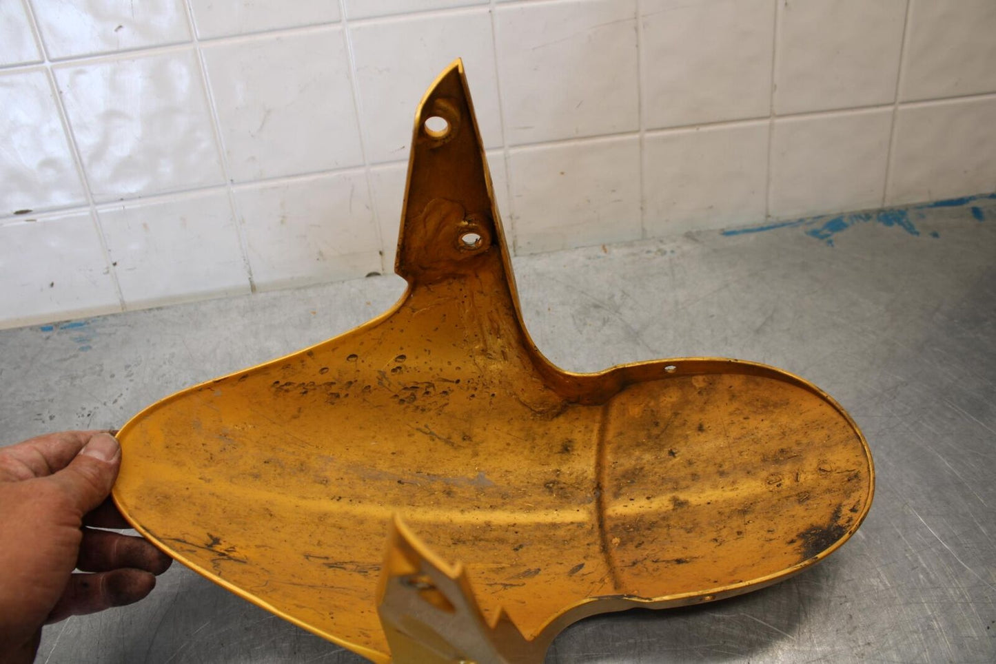 2006 Triumph Daytona 675 Triple FRONT WHEEL FENDER COWL FAIRING BB434