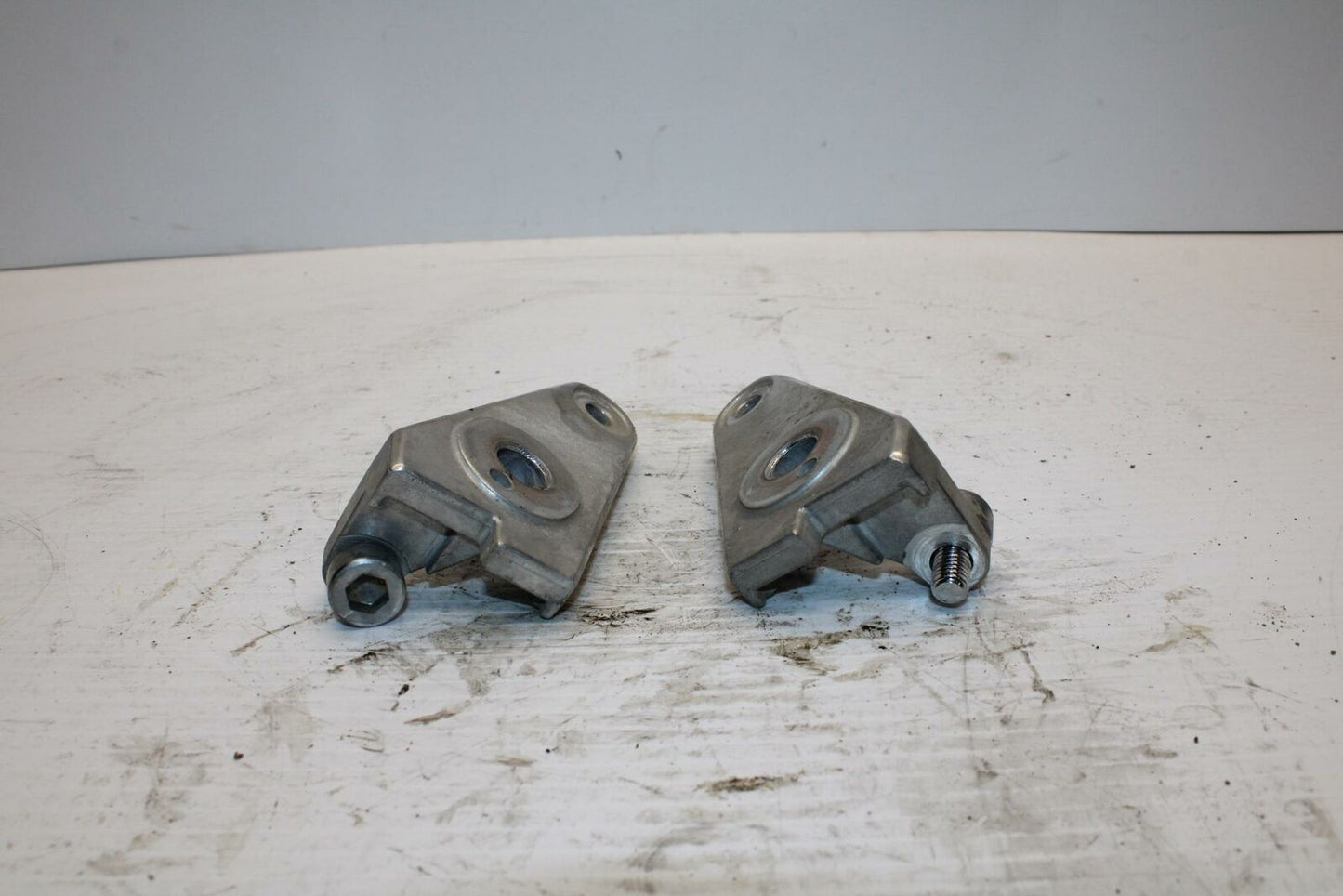 84-85 HONDA V30 MAGNA FRONT HEAD LIGHT HEADLIGHT LAMP BRACKET MOUNT BB251