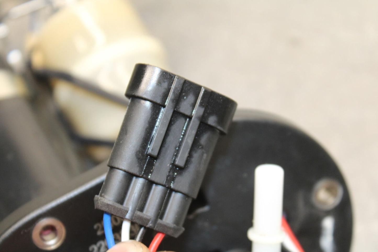 21-24 APRILIA TUONO 660 FACTORY FUEL PUMP GAS PETROL SENDER UNIT BB733