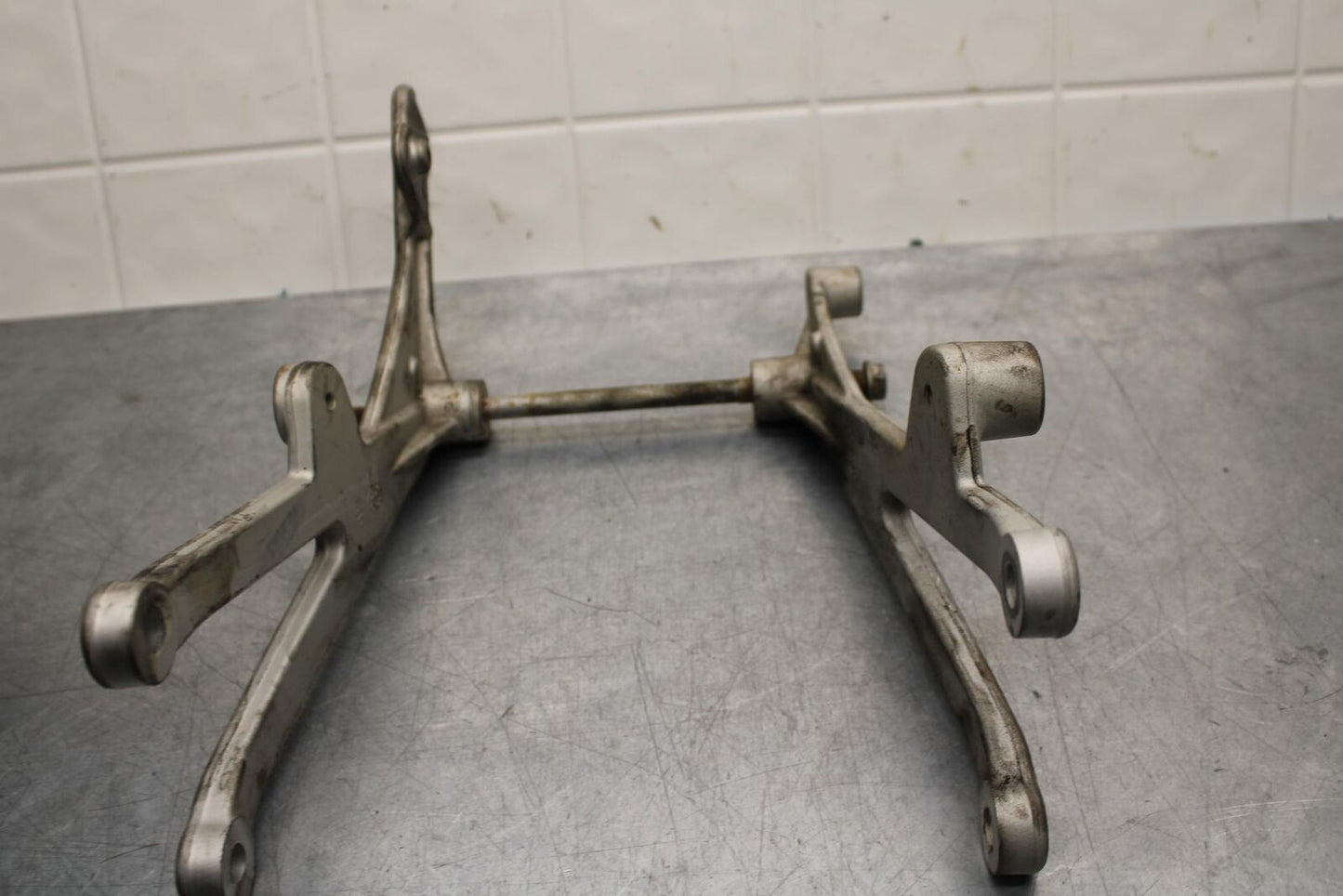 07-11 KTM 990 SUPER DUKE ENGINE MOUNT MOTOR BRACKET BB578