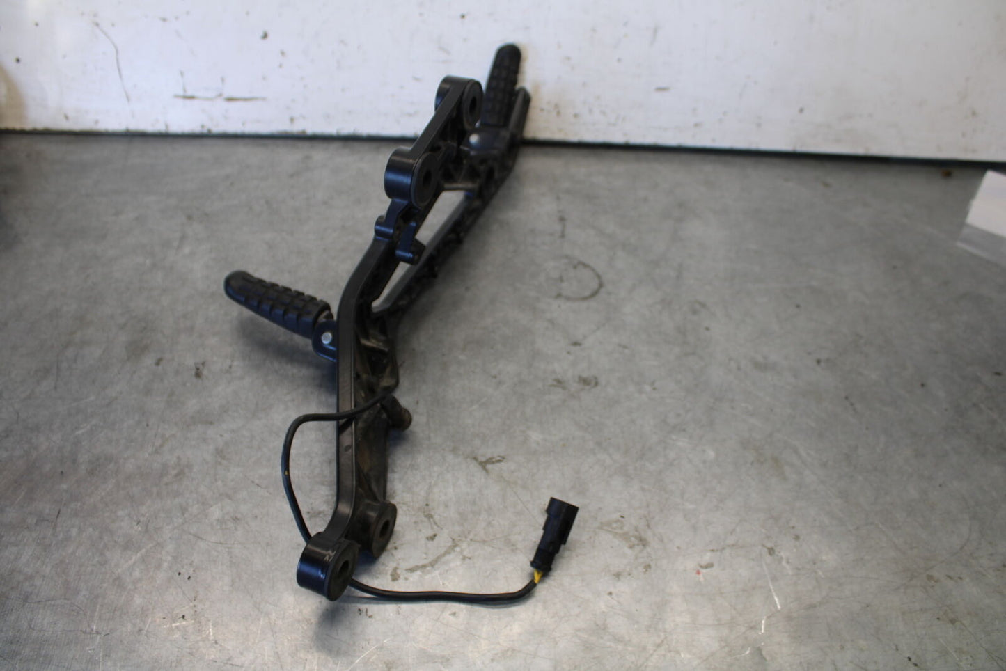 06-07 DUCATI MONSTER 695 RIGHT REARSET REAR SET DRIVER FOOT PEG REST STOP BB674