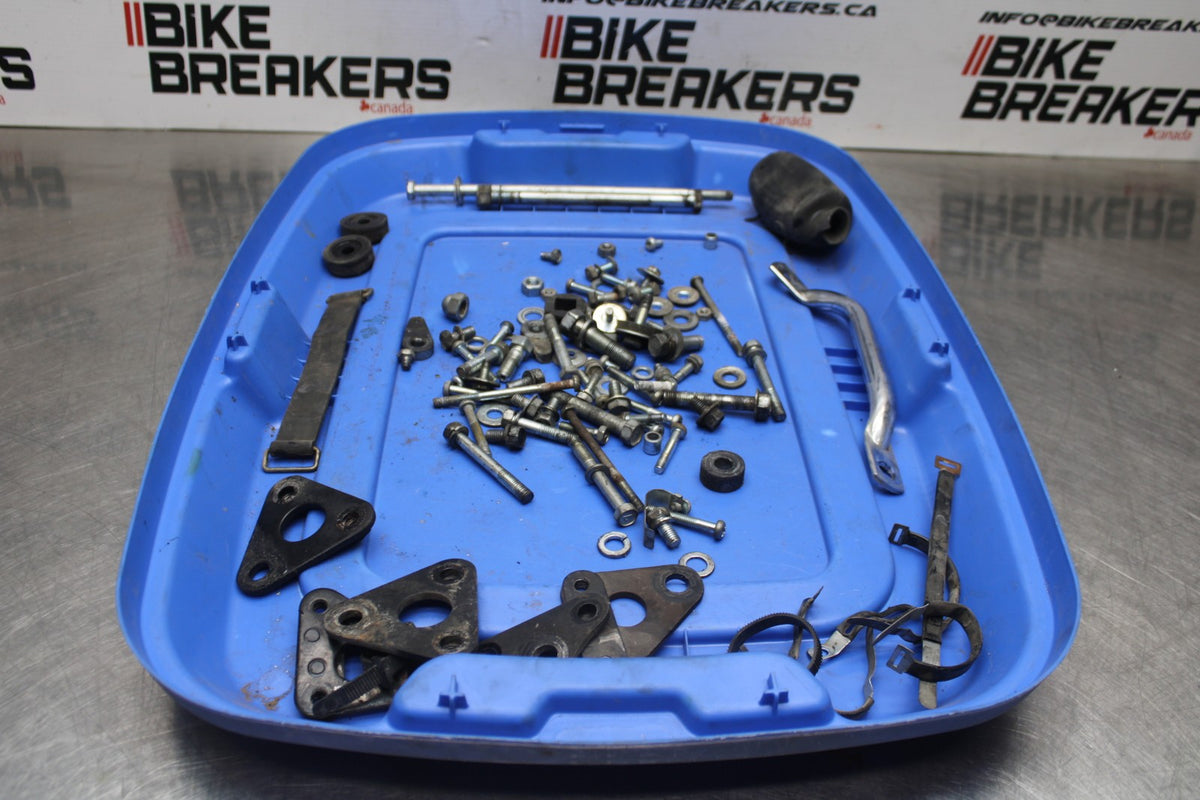 77 SUZUKI GS750 LEFTOVER MOUNTING BOLTS HARDWARE MOTOR SCREWS BB779