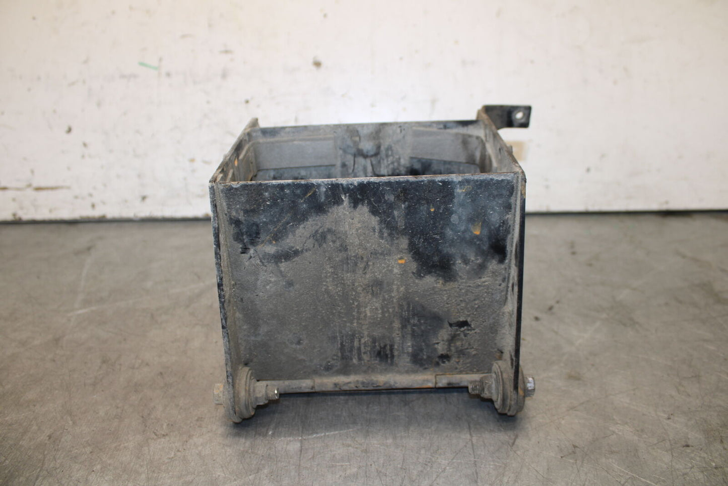 87-03 SUZUKI INTRUDER 1400 VS1400GLP BATTERY TRAY BOX HOLDER BB702