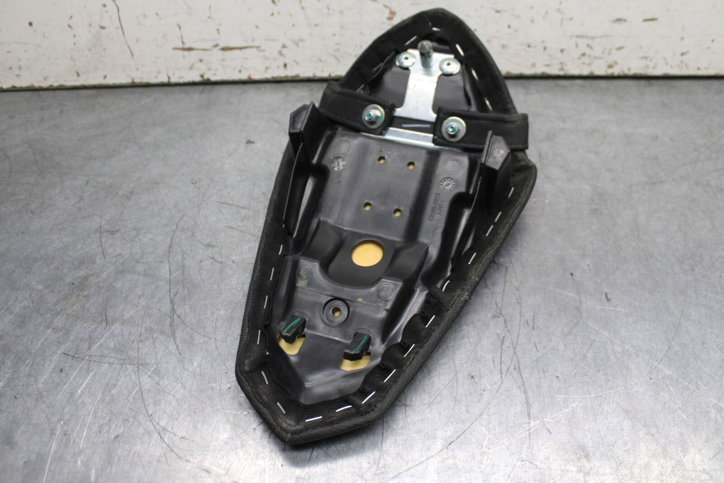 19-22 KAWASAKI Z400 REAR BACK PASSENGER TANDEM SEAT PAD SADDLE PILLION BB738